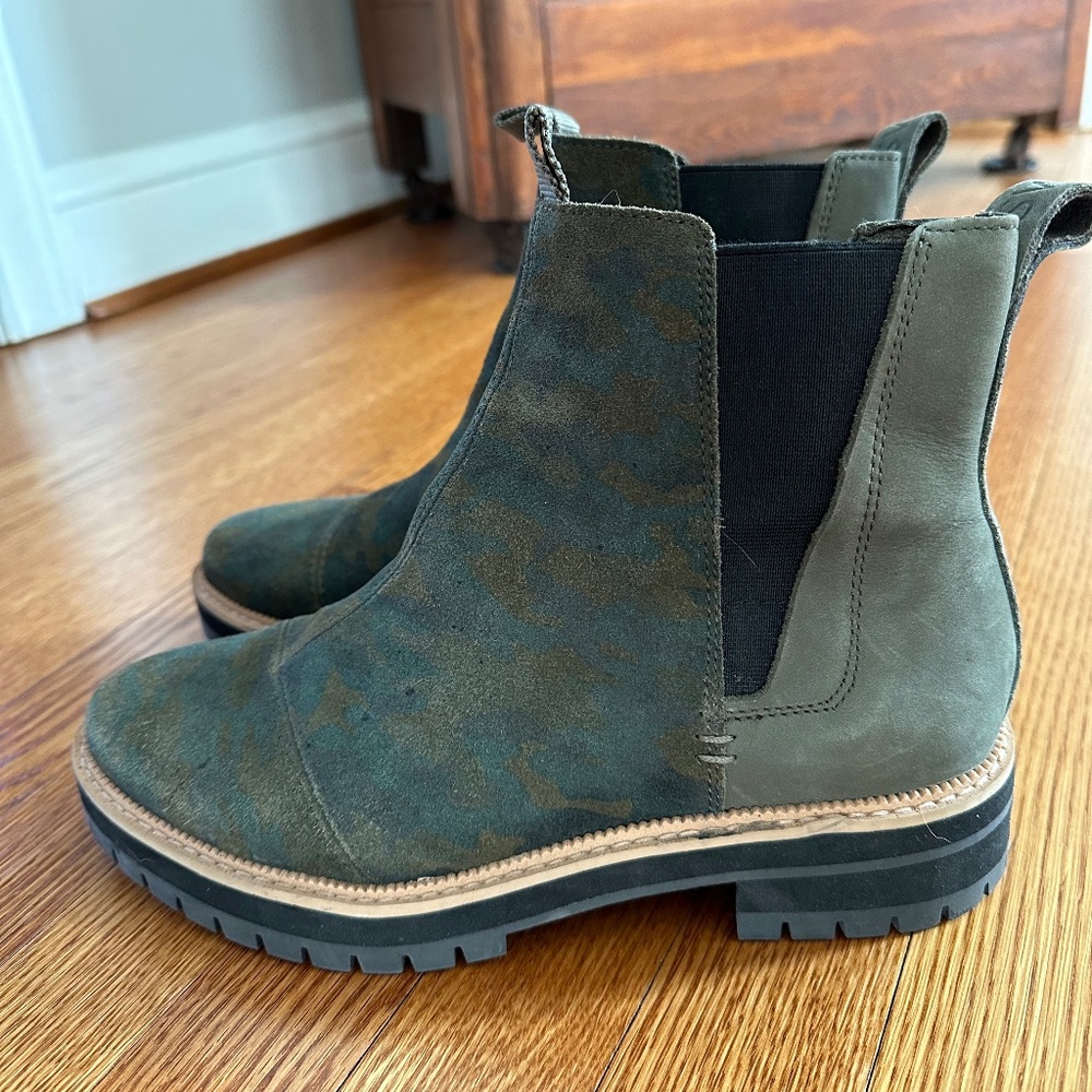 Toms Women’s Forest Camouflage Dakota Boot - Size 9